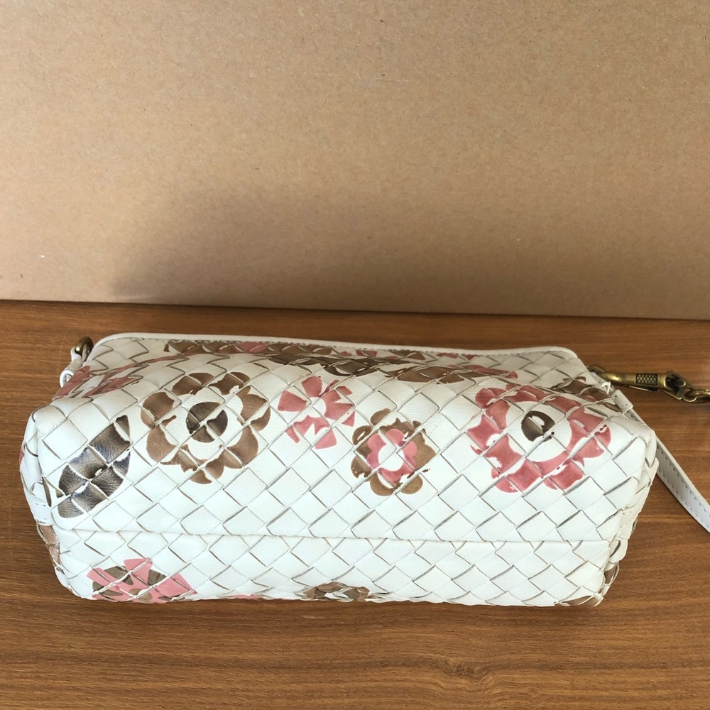 Bottega Veneta mini pochette bag - Picture 3 of 13